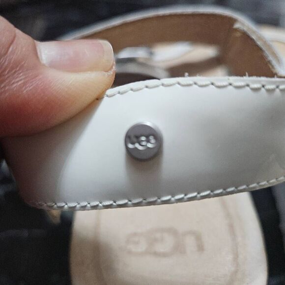 Ugg sandal  - Picture 7 of 8